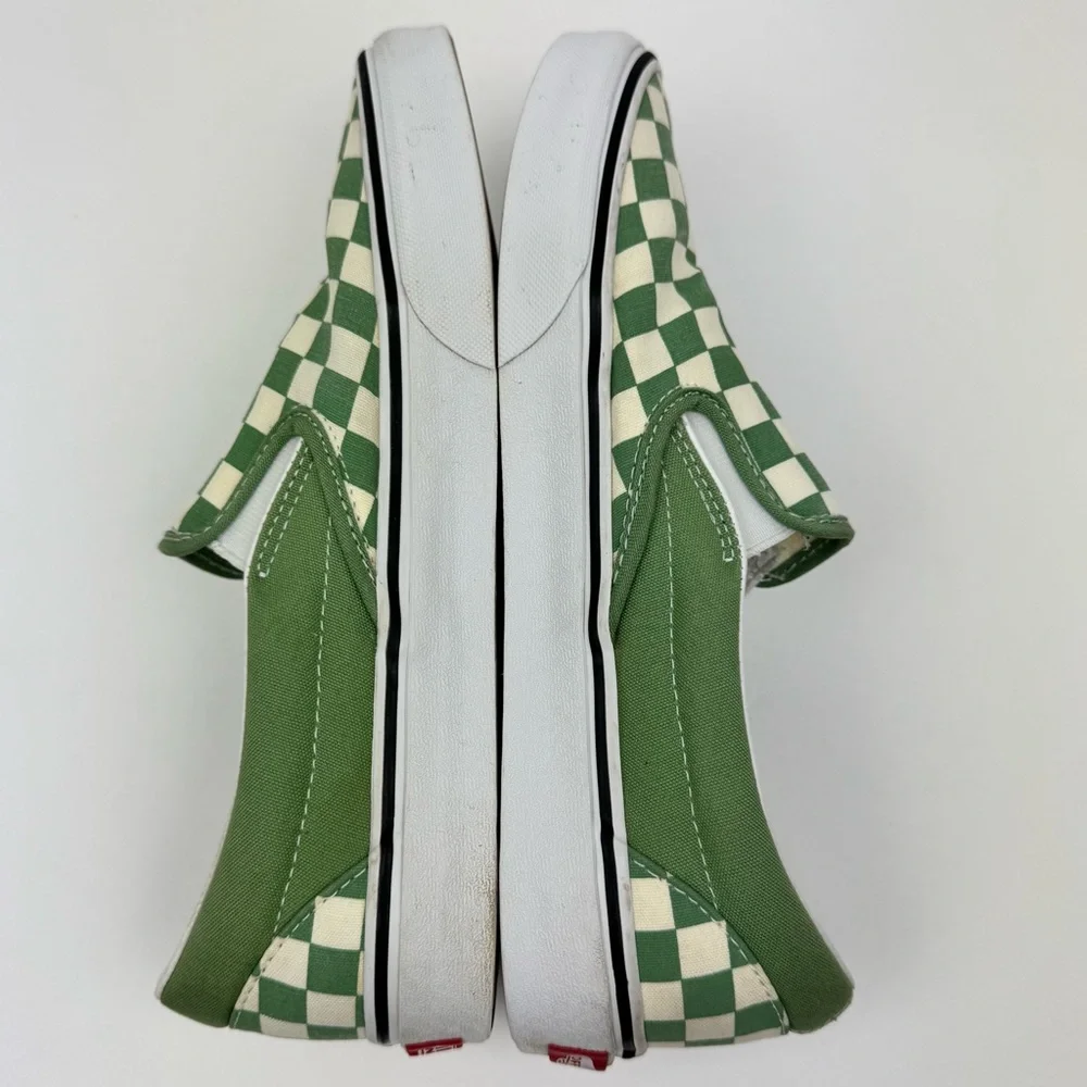 Vans Unisex Classic Slip-On’s. Green/ white. Men’s size 8.5, women’s size 10.